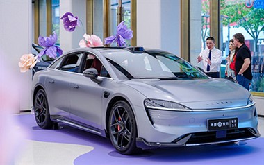 Ealaín Páipéir agus Brandaí Gluaisteán